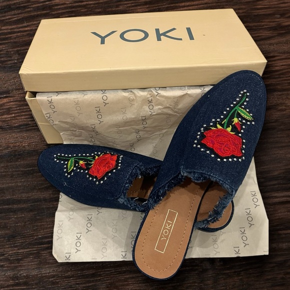 NIB Yoki denim embroidered rose slides size 7.5 - Picture 4 of 5